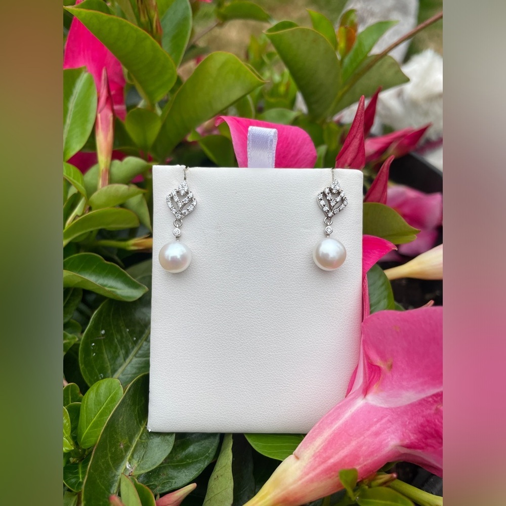 Pearl Earrings​​
